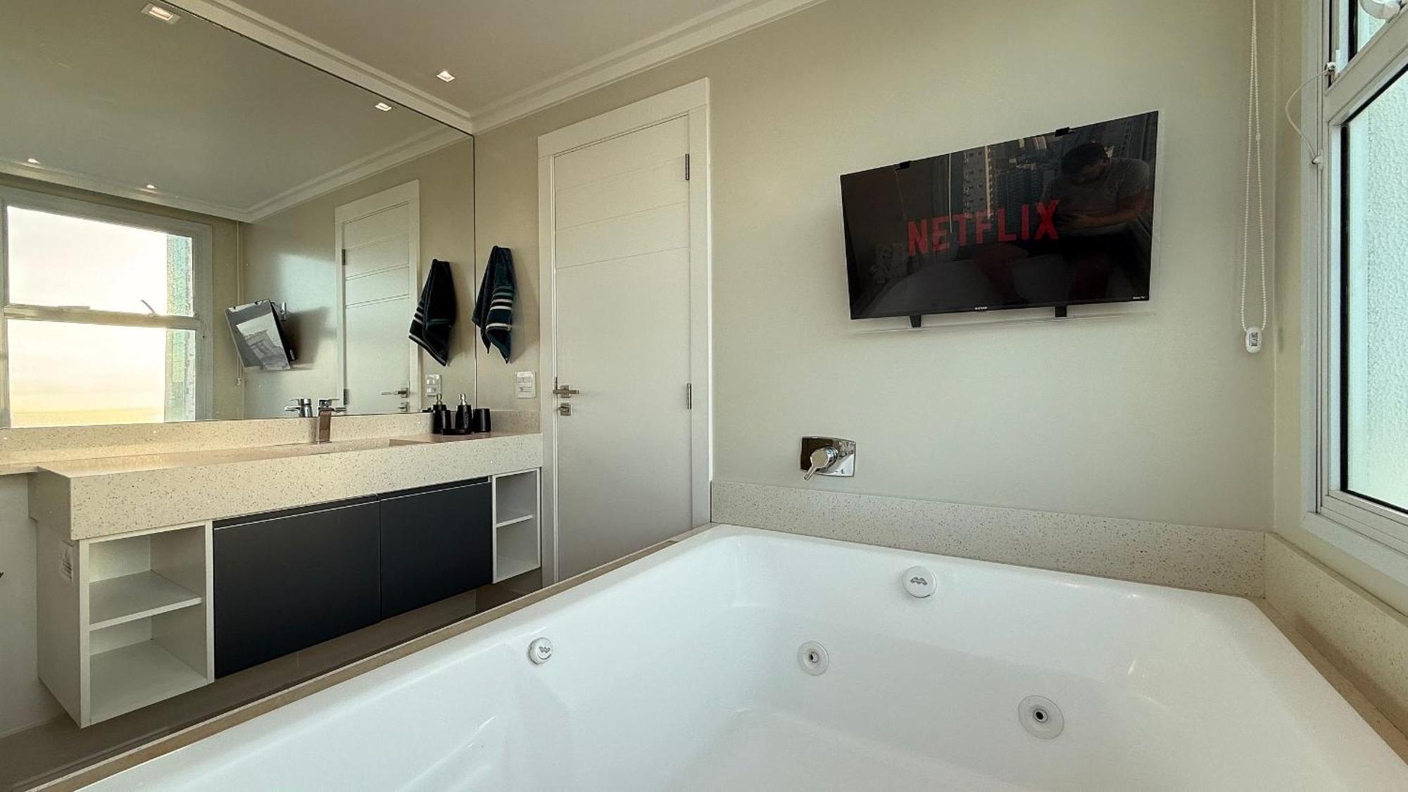 Apartamento El01- Jacuzzi Vista Mar| 4 Garagens| Piscina *